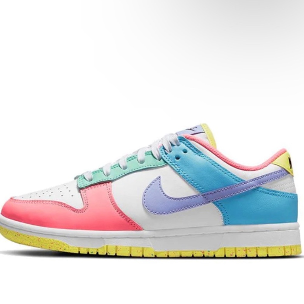 Brand new Nike dunks. NEVER WORN! Size 7.5 in womens.